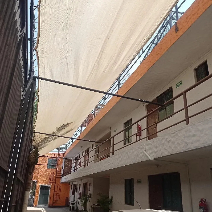 Hotel Parador Inn Puebla Konukevi